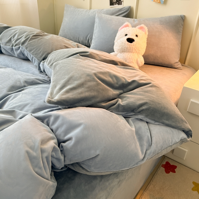 91家纺网 家纺一手货源 找家纺 悦织湾家纺 2025新款亲肤水晶绒四件套纯色轻奢加厚保暖床单床笠款四件套学生宿舍三件套单被套 水晶绒天空兰+浅灰