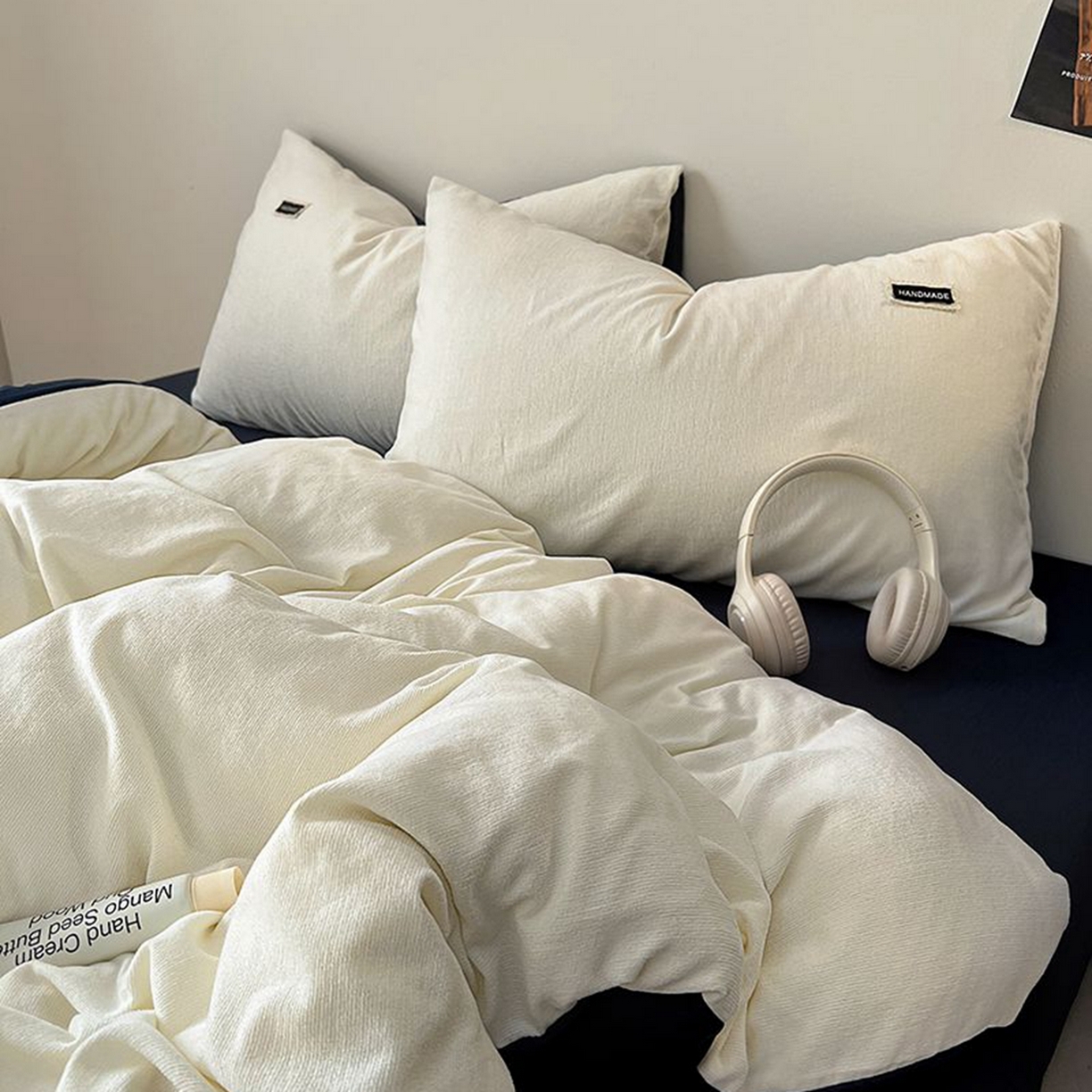 91家纺网 家纺一手货源 找家纺 悦织湾家纺 2025新款雪尼尔亲肤四件套轻奢透气纯色单双人学生宿舍床上用品三四件套 雪尼尔-奶白+藏蓝