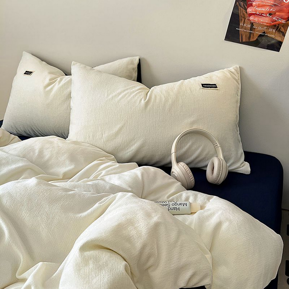 91家纺网 家纺一手货源 找家纺 悦织湾家纺 2025新款雪尼尔亲肤四件套轻奢透气纯色单双人学生宿舍床上用品三四件套 雪尼尔-奶白+藏蓝