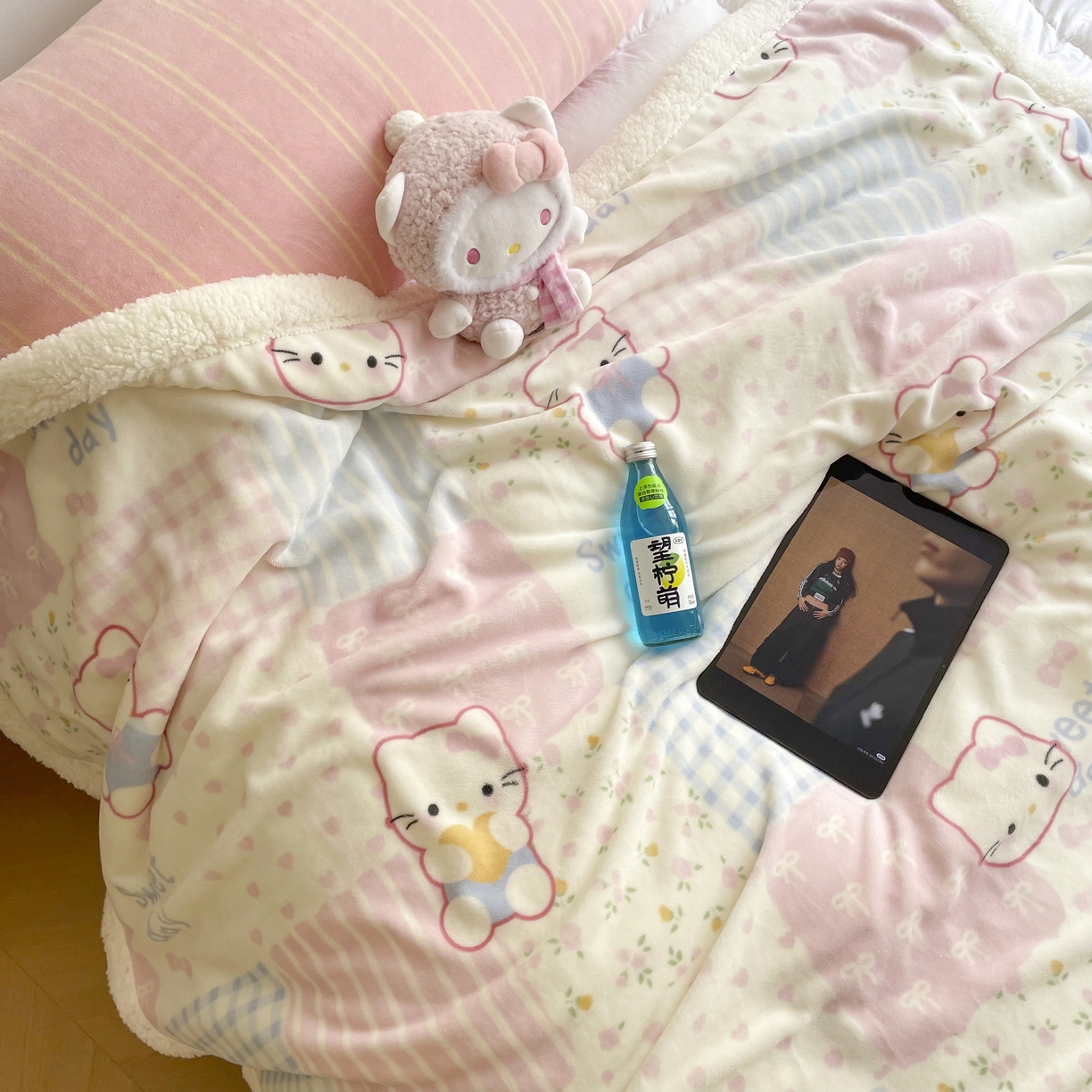 91家纺网 家纺一手货源 找家纺 十里居 2025新款印花牛奶绒羊羔绒盖毯毛毯午休毯卡通多功能沙发毯 布丁猫