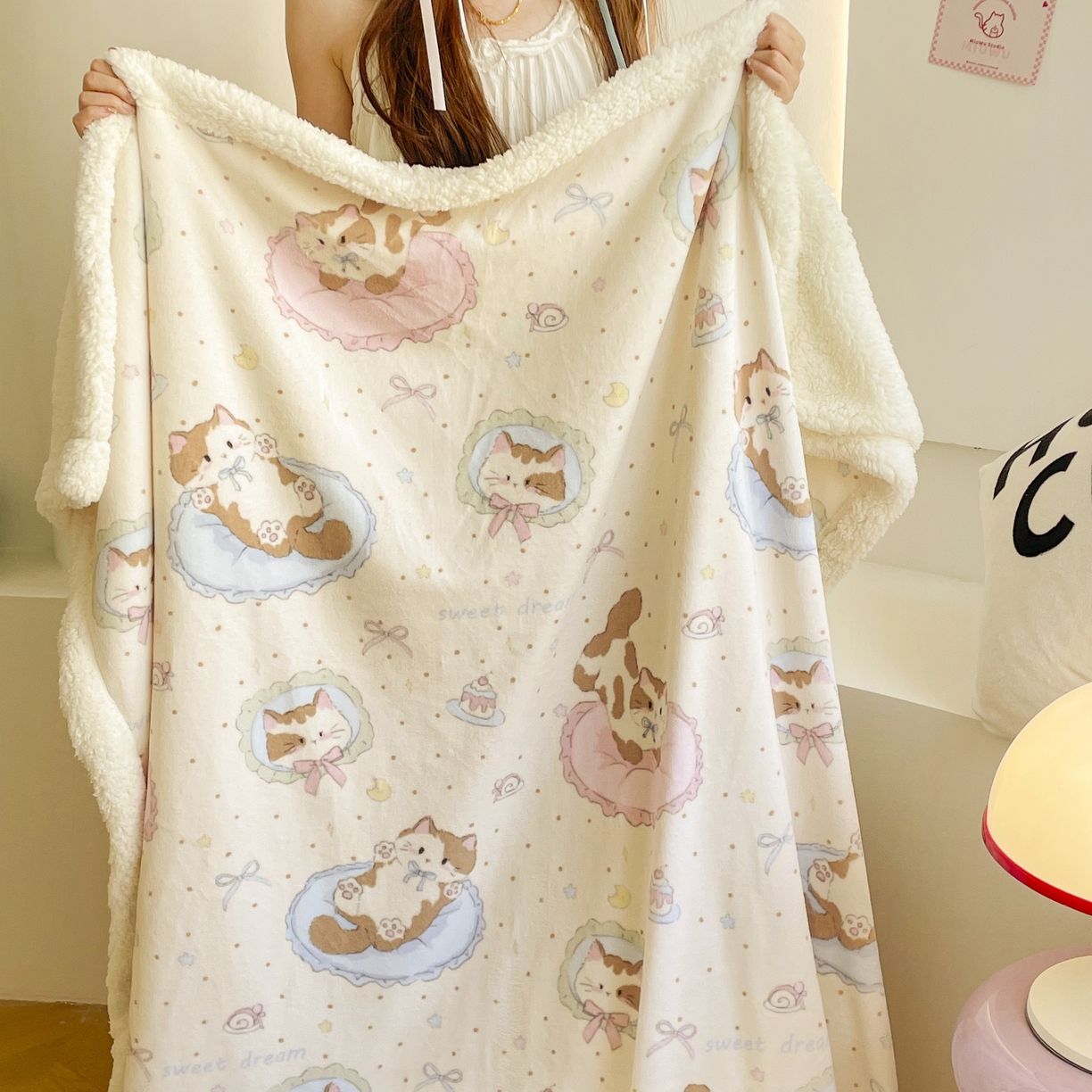 十里居 2025新款印花牛奶绒羊羔绒盖毯毛毯午休毯卡通多功能沙发毯 蛋糕小猫