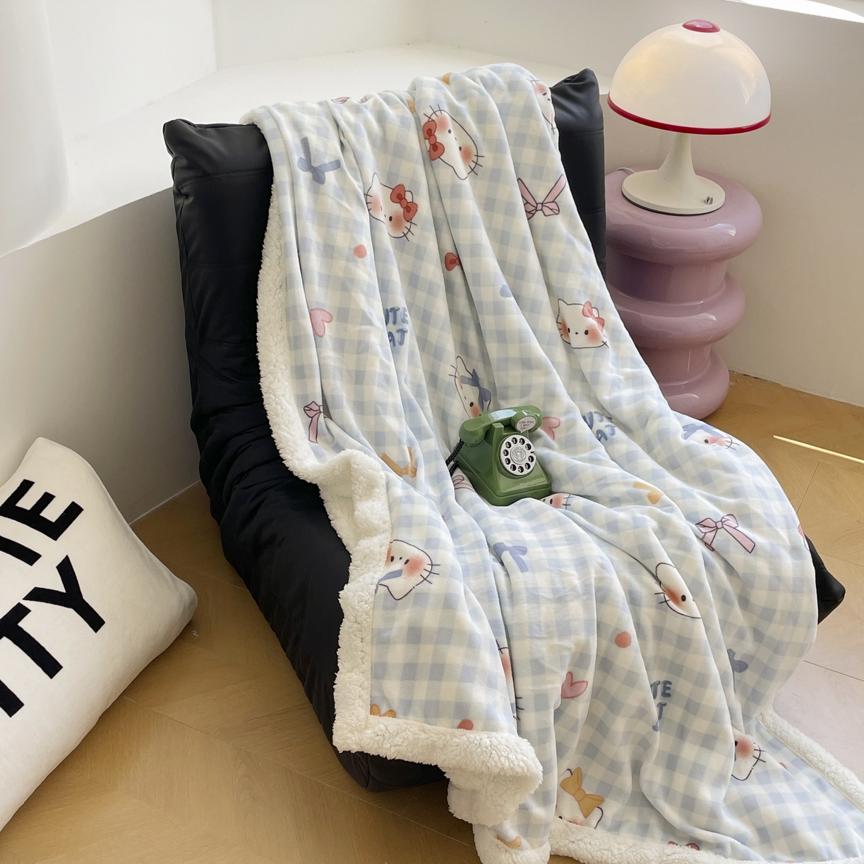 91家纺网 家纺一手货源 找家纺 十里居 2025新款印花牛奶绒羊羔绒盖毯毛毯午休毯卡通多功能沙发毯 KT猫