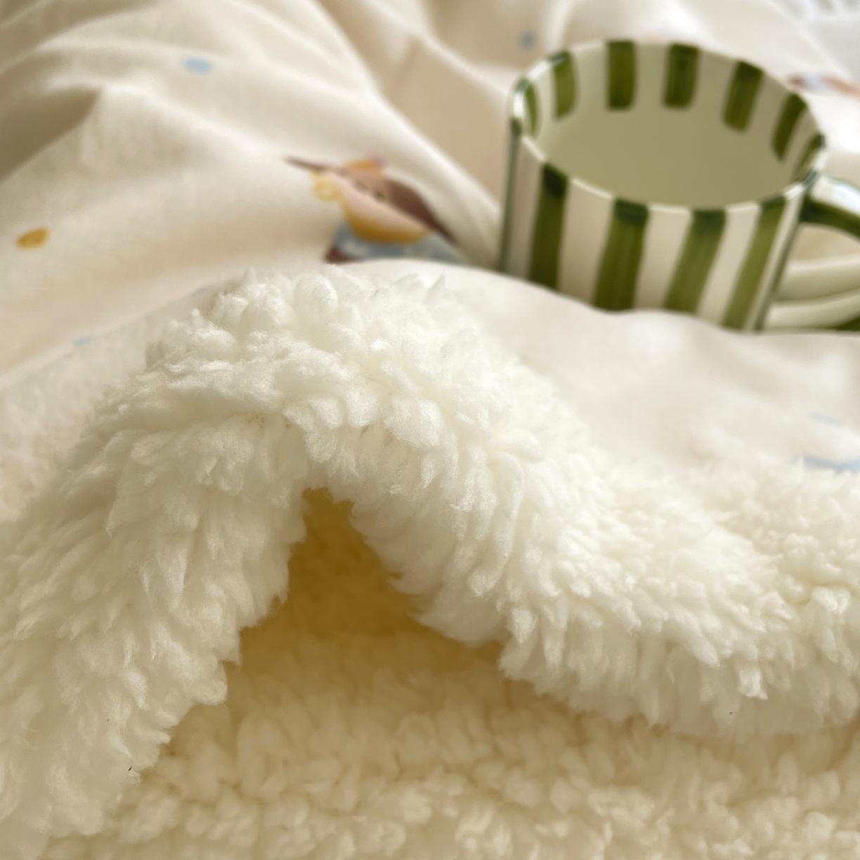 91家纺网 家纺一手货源 找家纺 十里居 2025新款印花牛奶绒羊羔绒盖毯毛毯午休毯卡通多功能沙发毯 小狗派对