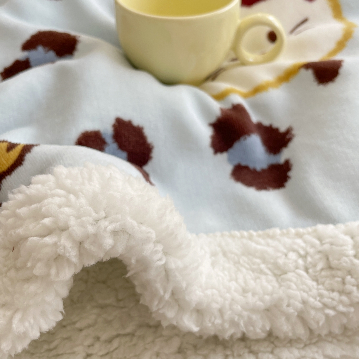 91家纺网 家纺一手货源 找家纺 十里居 2025新款印花牛奶绒羊羔绒盖毯毛毯午休毯卡通多功能沙发毯 喵吃鱼-蓝