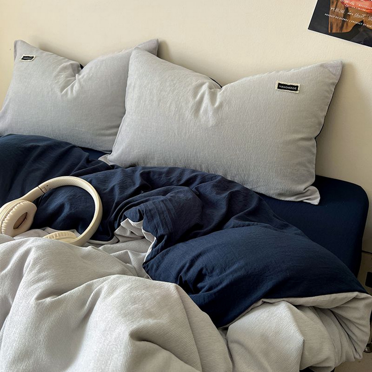 91家纺网 家纺一手货源 找家纺 悦织湾家纺 2025新款雪尼尔亲肤四件套轻奢透气纯色单双人学生宿舍床上用品三四件套 雪尼尔-浅灰+藏蓝