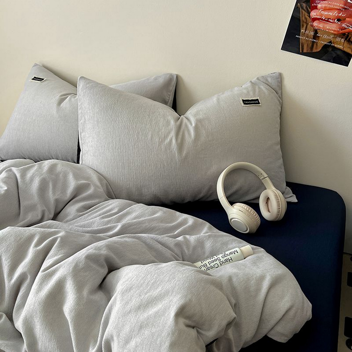 91家纺网 家纺一手货源 找家纺 悦织湾家纺 2025新款雪尼尔亲肤四件套轻奢透气纯色单双人学生宿舍床上用品三四件套 雪尼尔-浅灰+藏蓝