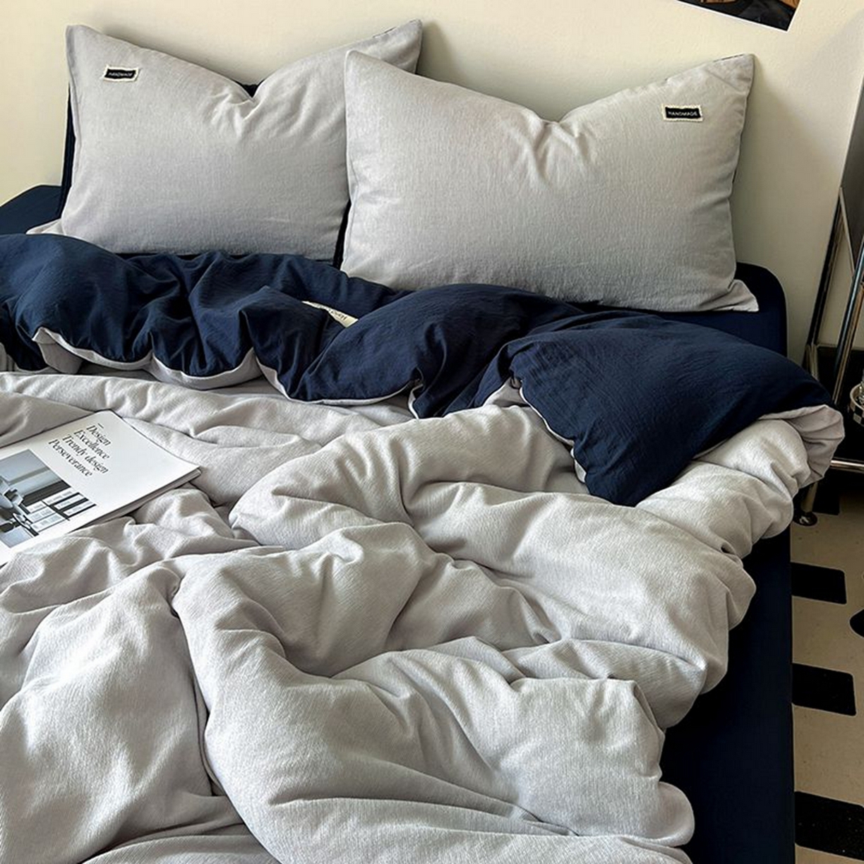 91家纺网 家纺一手货源 找家纺 悦织湾家纺 2025新款雪尼尔亲肤四件套轻奢透气纯色单双人学生宿舍床上用品三四件套 雪尼尔-浅灰+藏蓝