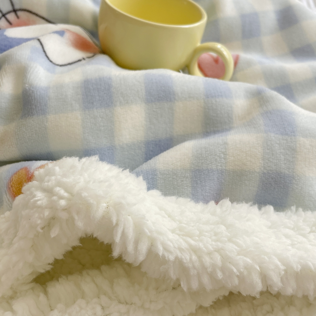 91家纺网 家纺一手货源 找家纺 十里居 2025新款印花牛奶绒羊羔绒盖毯毛毯午休毯卡通多功能沙发毯 KT猫