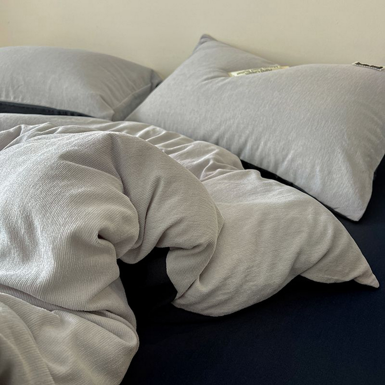 91家纺网 家纺一手货源 找家纺 悦织湾家纺 2025新款雪尼尔亲肤四件套轻奢透气纯色单双人学生宿舍床上用品三四件套 雪尼尔-浅灰+藏蓝