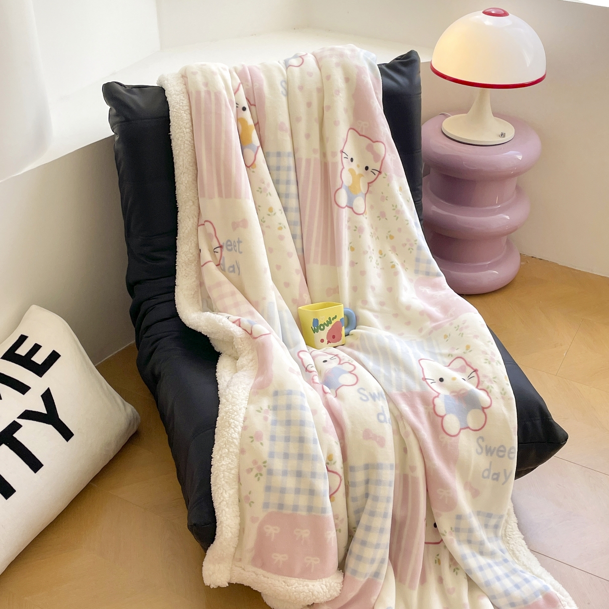 91家纺网 家纺一手货源 找家纺 十里居 2025新款印花牛奶绒羊羔绒盖毯毛毯午休毯卡通多功能沙发毯 布丁猫