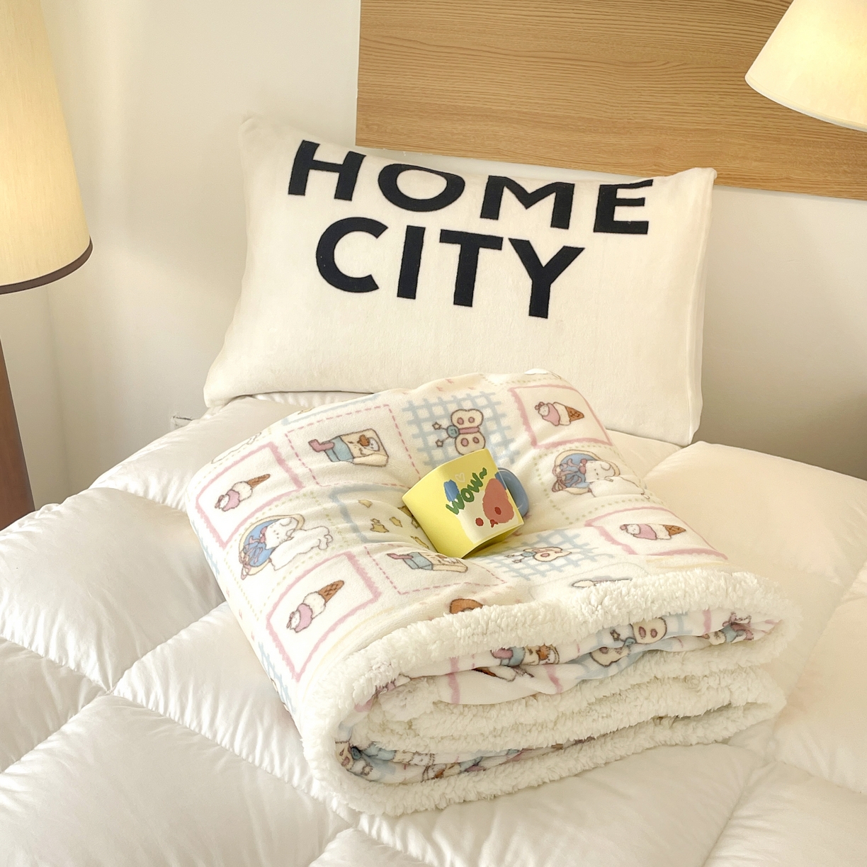 91家纺网 家纺一手货源 找家纺 十里居 2025新款印花牛奶绒羊羔绒盖毯毛毯午休毯卡通多功能沙发毯 甜品屋