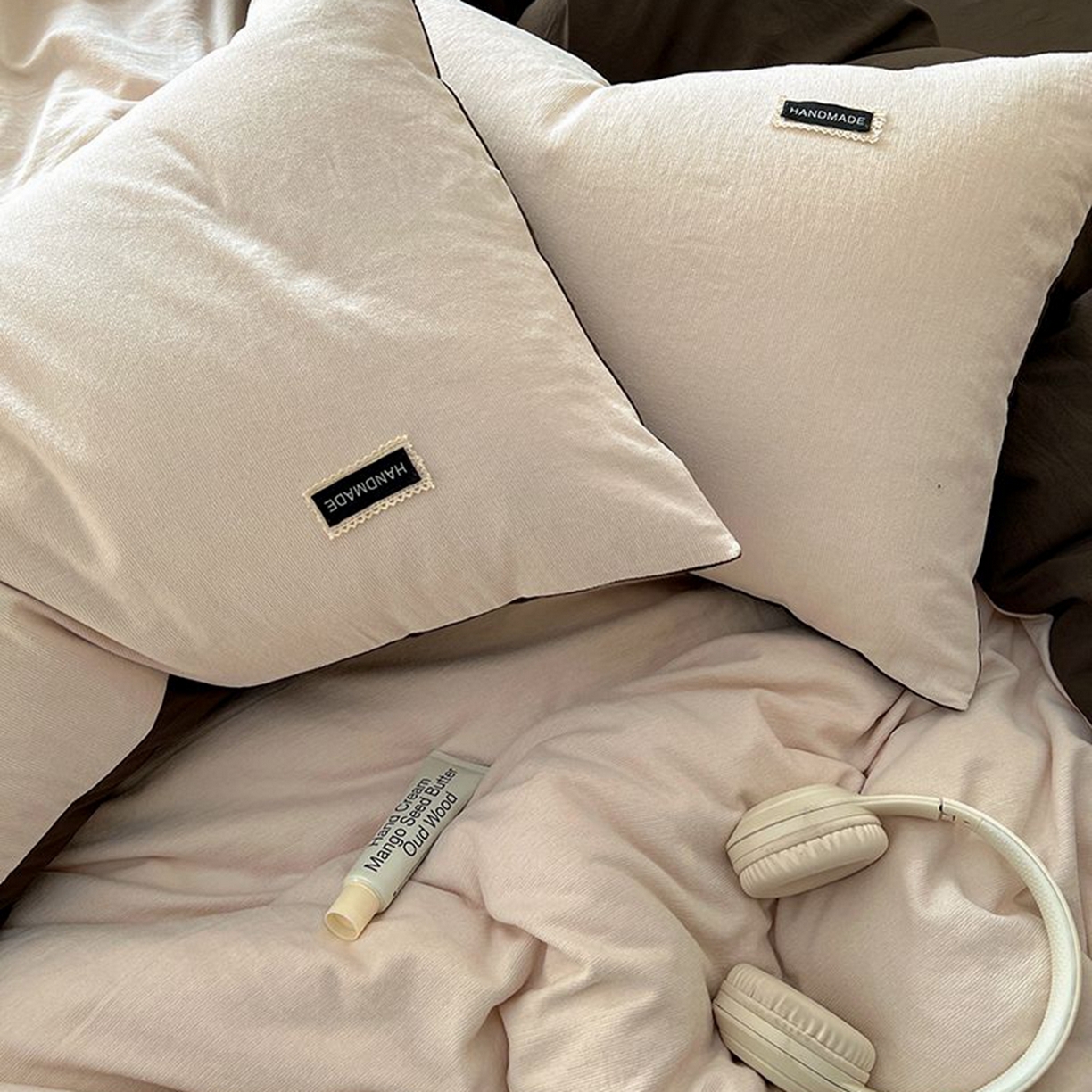 91家纺网 家纺一手货源 找家纺 悦织湾家纺 2025新款雪尼尔亲肤四件套轻奢透气纯色单双人学生宿舍床上用品三四件套 雪尼尔-浅咖+深咖