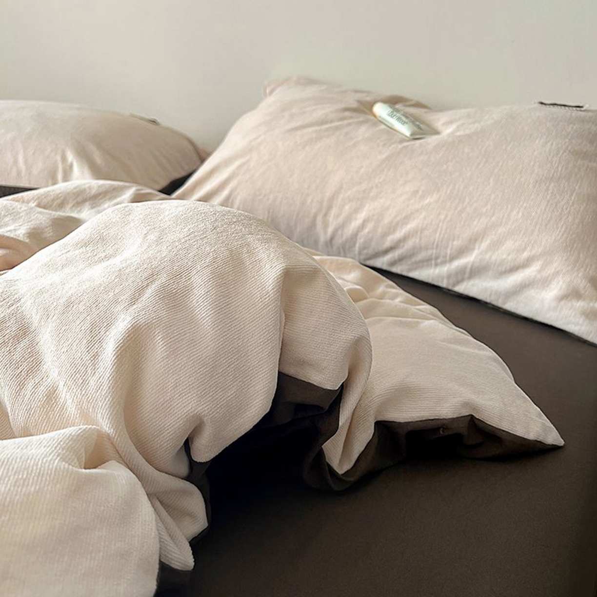 91家纺网 家纺一手货源 找家纺 悦织湾家纺 2025新款雪尼尔亲肤四件套轻奢透气纯色单双人学生宿舍床上用品三四件套 雪尼尔-浅咖+深咖