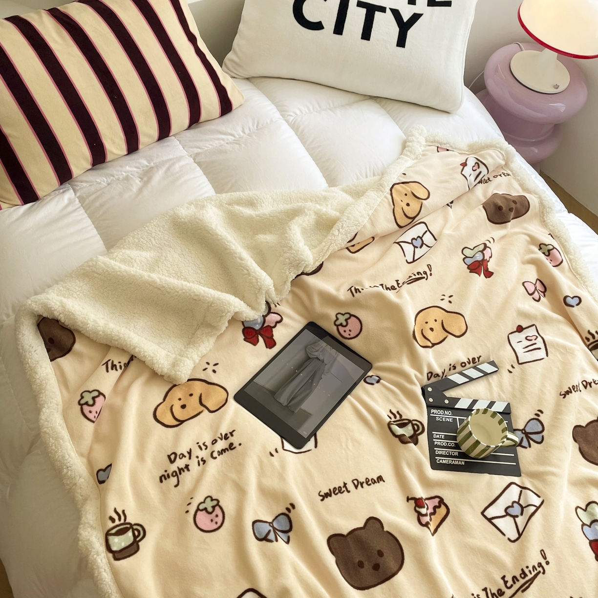 91家纺网 家纺一手货源 找家纺 十里居 2025新款印花牛奶绒羊羔绒盖毯毛毯午休毯卡通多功能沙发毯 小熊日记