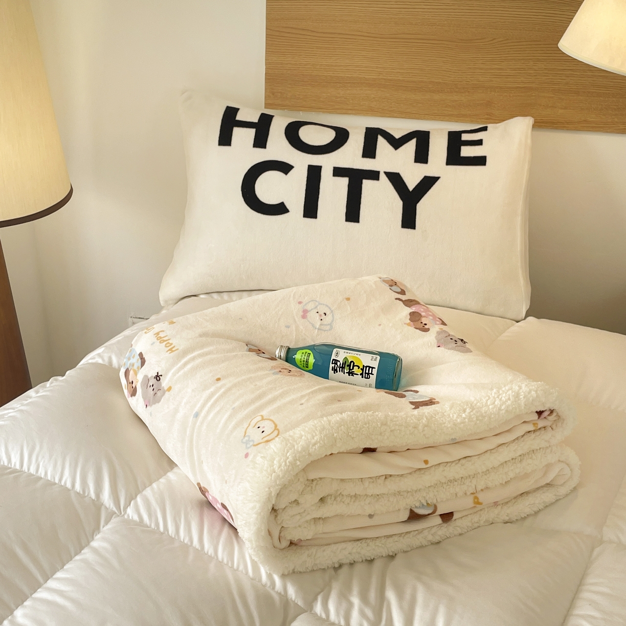 91家纺网 家纺一手货源 找家纺 十里居 2025新款印花牛奶绒羊羔绒盖毯毛毯午休毯卡通多功能沙发毯 小狗派对