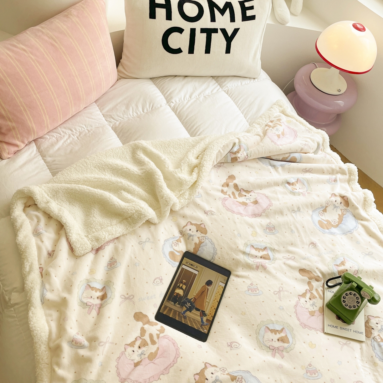 91家纺网 家纺一手货源 找家纺 十里居 2025新款印花牛奶绒羊羔绒盖毯毛毯午休毯卡通多功能沙发毯 蛋糕小猫