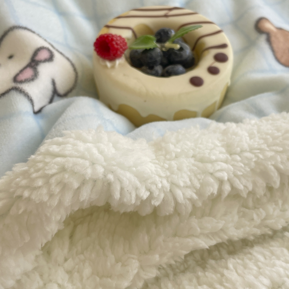 91家纺网 家纺一手货源 找家纺 十里居 2025新款印花牛奶绒羊羔绒盖毯毛毯午休毯卡通多功能沙发毯 萌仔派对