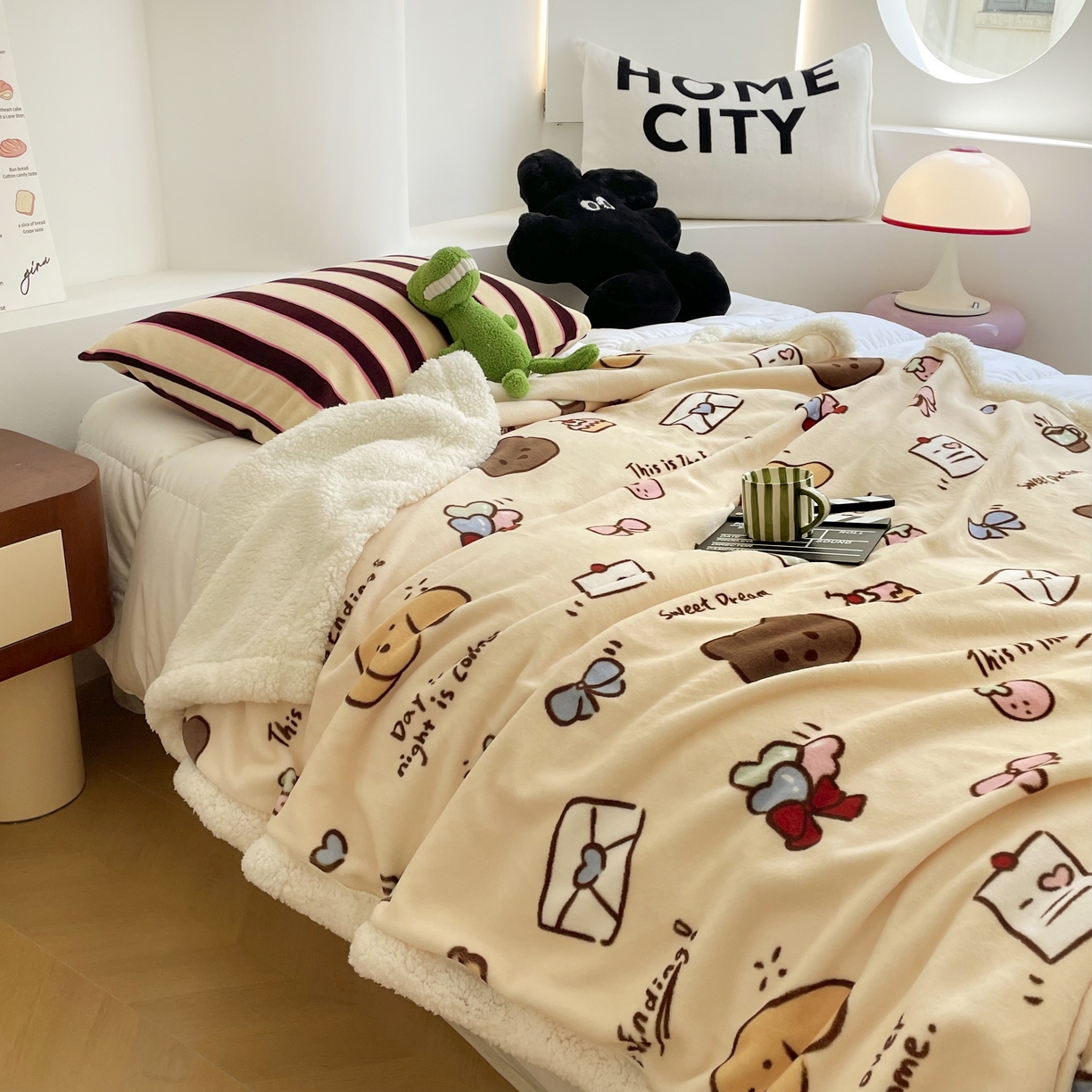 91家纺网 家纺一手货源 找家纺 十里居 2025新款印花牛奶绒羊羔绒盖毯毛毯午休毯卡通多功能沙发毯 小熊日记