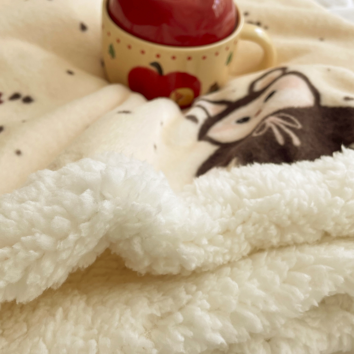 91家纺网 家纺一手货源 找家纺 十里居 2025新款印花牛奶绒羊羔绒盖毯毛毯午休毯卡通多功能沙发毯 小布布-黄