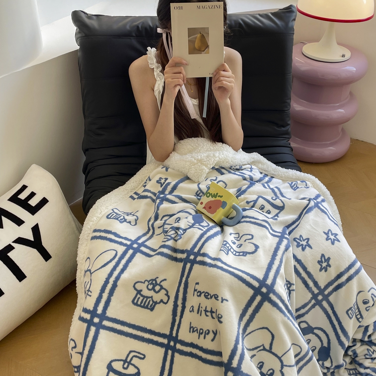 91家纺网 家纺一手货源 找家纺 十里居 2025新款印花牛奶绒羊羔绒盖毯毛毯午休毯卡通多功能沙发毯 蓝色涂鸦