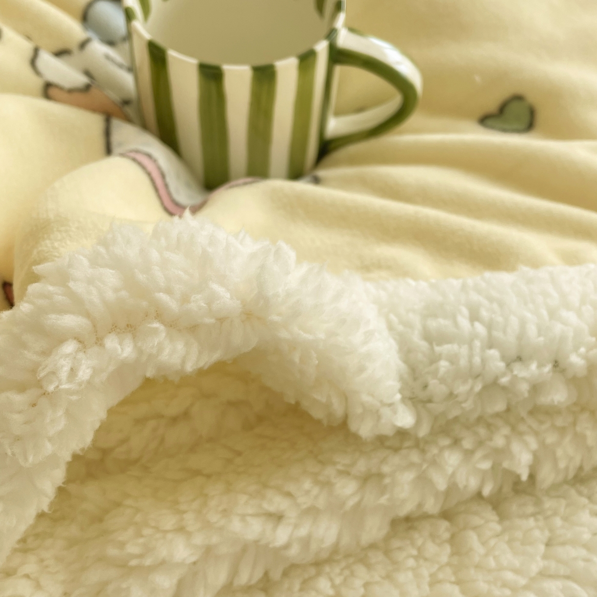 91家纺网 家纺一手货源 找家纺 十里居 2025新款印花牛奶绒羊羔绒盖毯毛毯午休毯卡通多功能沙发毯 卡通乐园