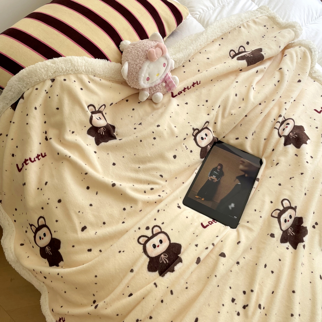 91家纺网 家纺一手货源 找家纺 十里居 2025新款印花牛奶绒羊羔绒盖毯毛毯午休毯卡通多功能沙发毯 小布布-黄