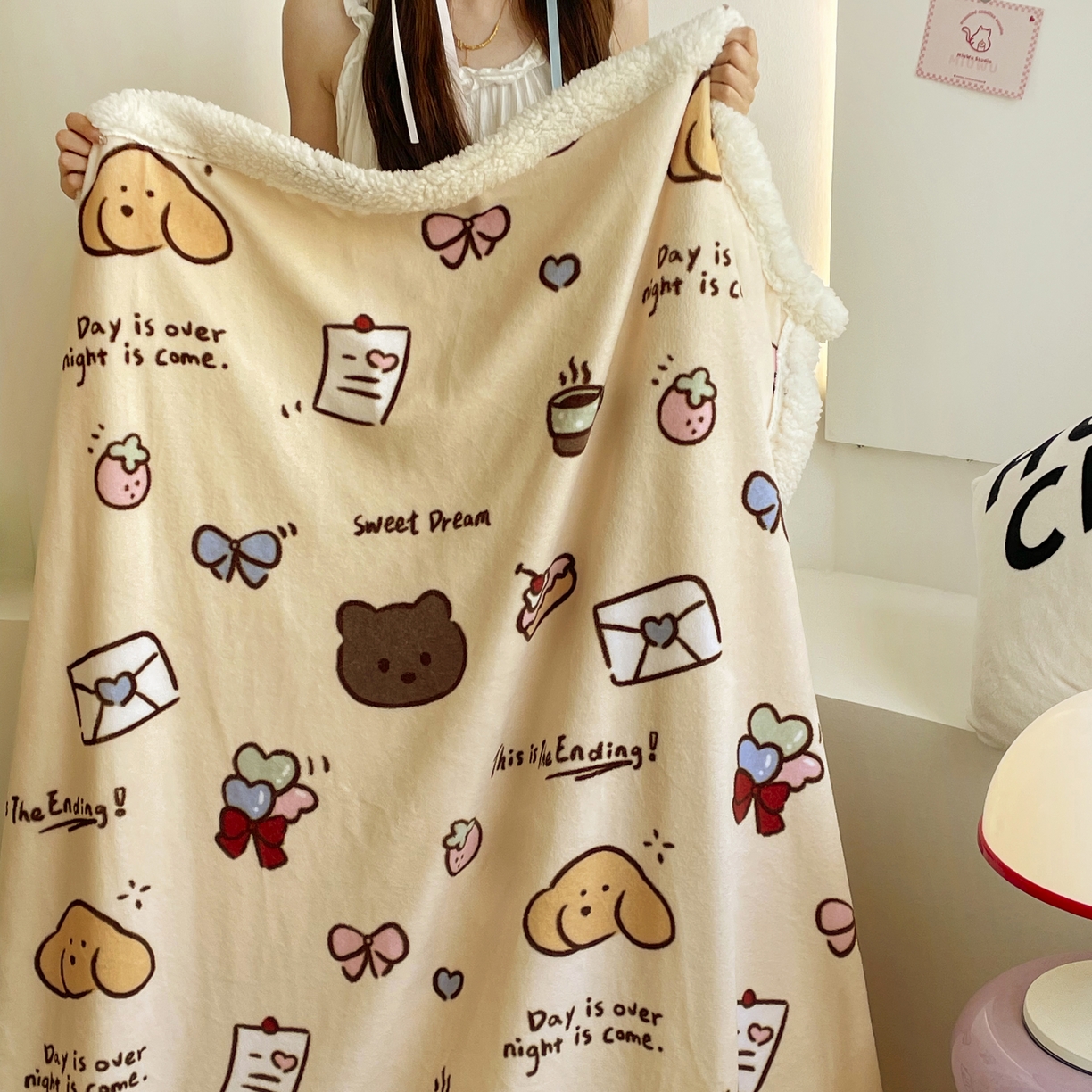 91家纺网 家纺一手货源 找家纺 十里居 2025新款印花牛奶绒羊羔绒盖毯毛毯午休毯卡通多功能沙发毯 小熊日记