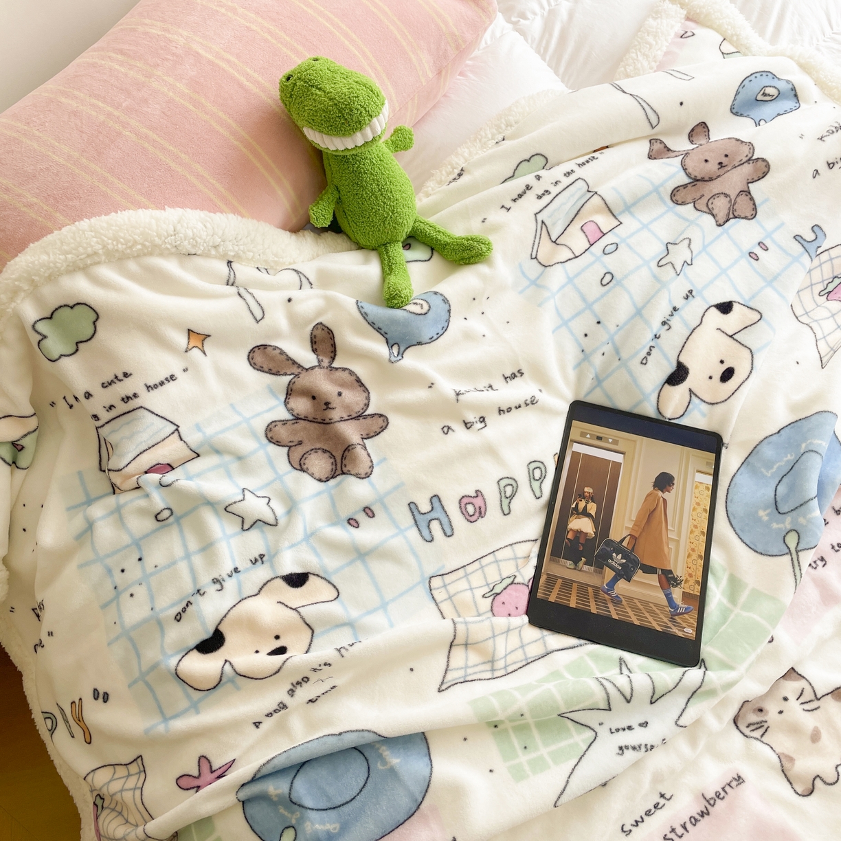 91家纺网 家纺一手货源 找家纺 十里居 2025新款印花牛奶绒羊羔绒盖毯毛毯午休毯卡通多功能沙发毯 卡哇伊