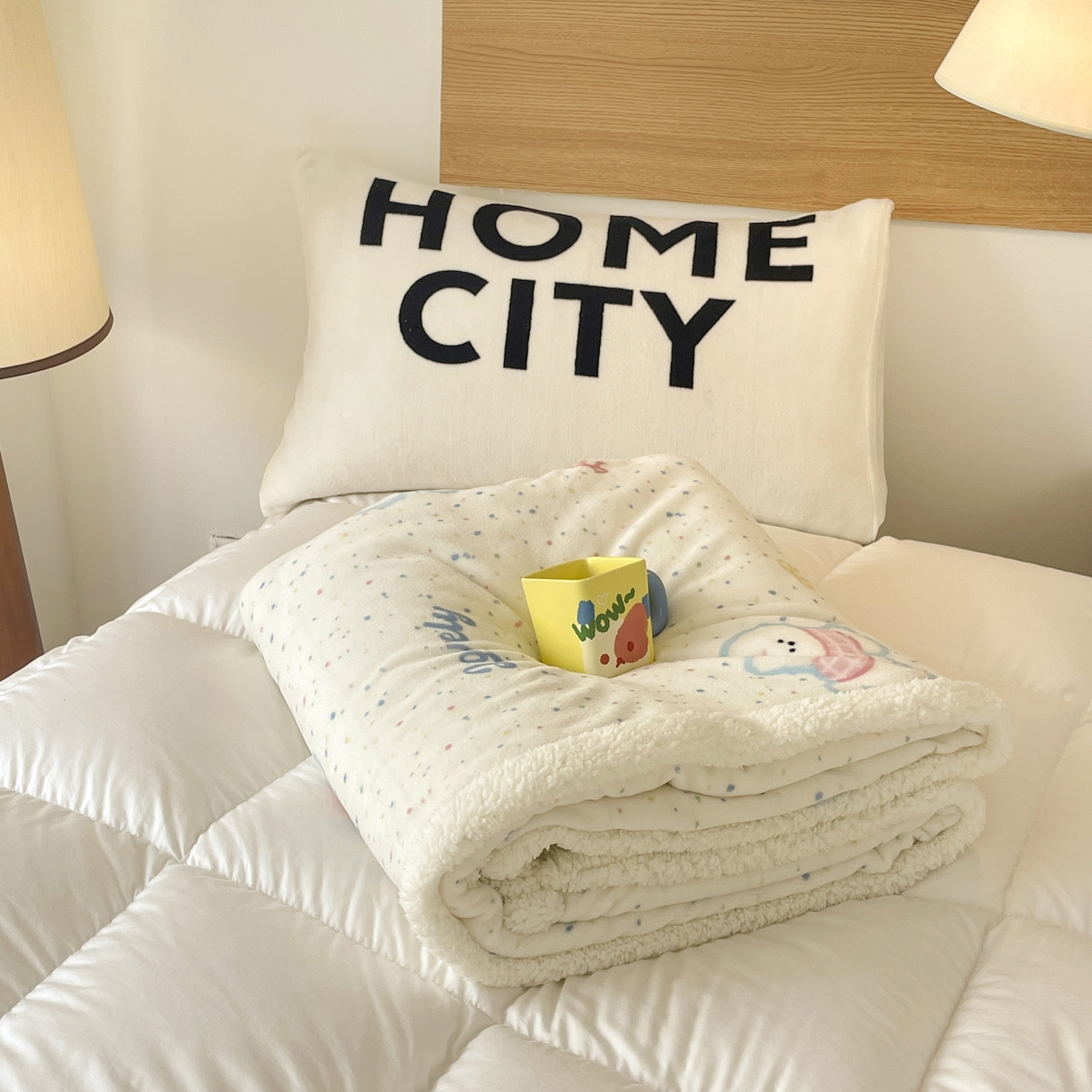 91家纺网 家纺一手货源 找家纺 十里居 2025新款印花牛奶绒羊羔绒盖毯毛毯午休毯卡通多功能沙发毯 五彩缤纷狗