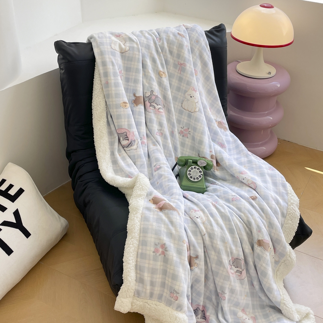 91家纺网 家纺一手货源 找家纺 十里居 2025新款印花牛奶绒羊羔绒盖毯毛毯午休毯卡通多功能沙发毯 蓝格小猫