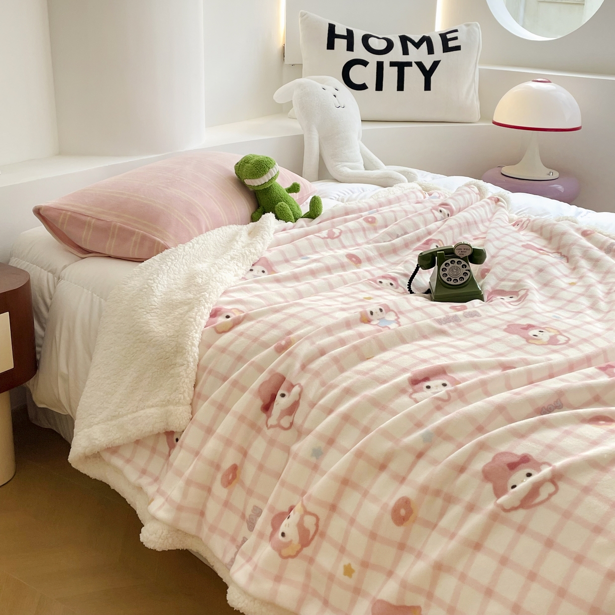 91家纺网 家纺一手货源 找家纺 十里居 2025新款印花牛奶绒羊羔绒盖毯毛毯午休毯卡通多功能沙发毯 甜甜圈兔兔