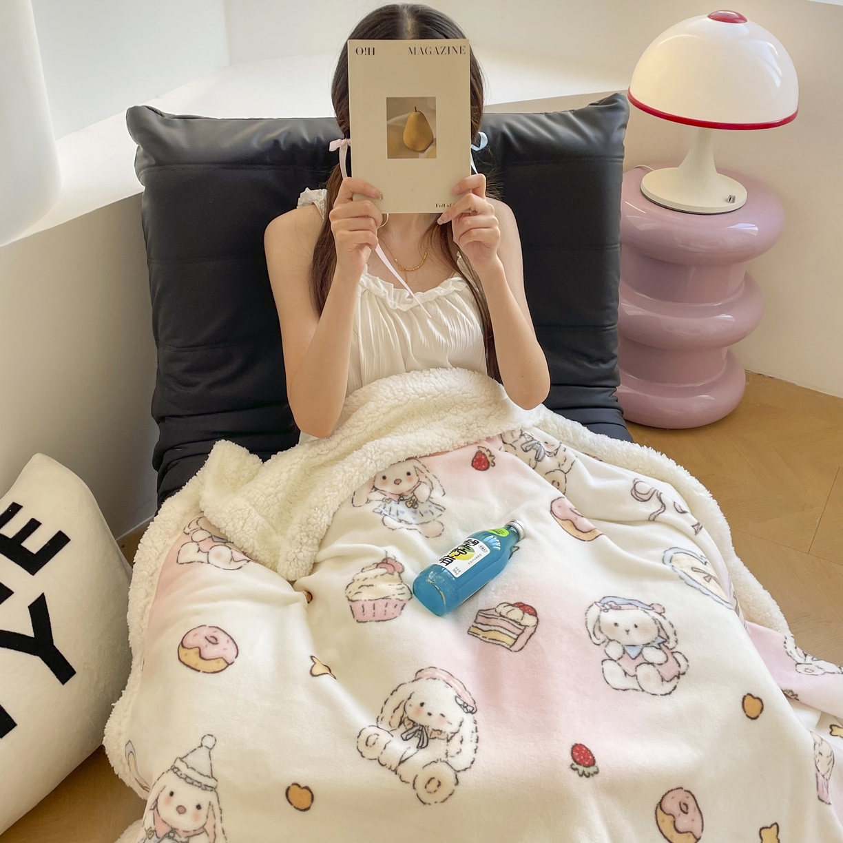 91家纺网 家纺一手货源 找家纺 十里居 2025新款印花牛奶绒羊羔绒盖毯毛毯午休毯卡通多功能沙发毯 兔兔玩偶