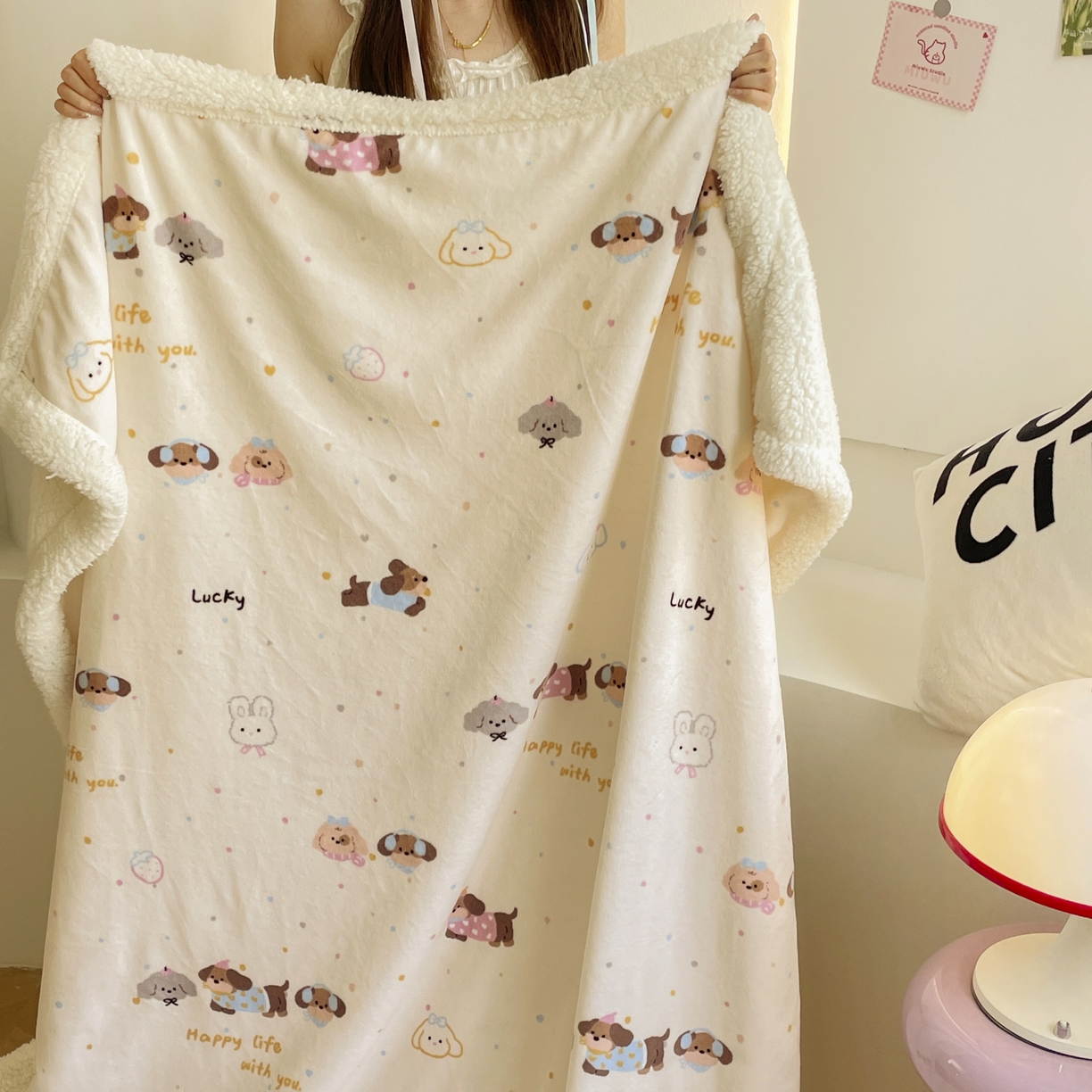 91家纺网 家纺一手货源 找家纺 十里居 2025新款印花牛奶绒羊羔绒盖毯毛毯午休毯卡通多功能沙发毯 小狗派对