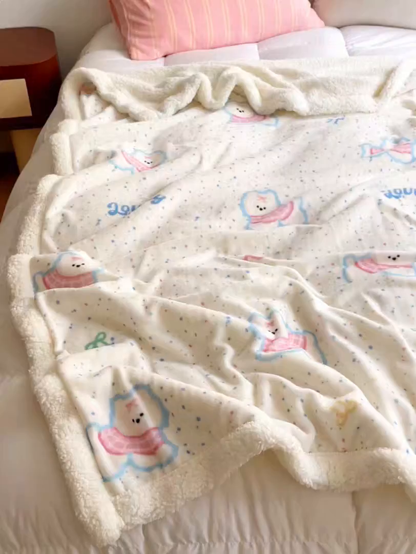 91家纺网 家纺一手货源 找家纺 十里居 2025新款印花牛奶绒羊羔绒盖毯毛毯午休毯卡通多功能沙发毯 五彩缤纷狗