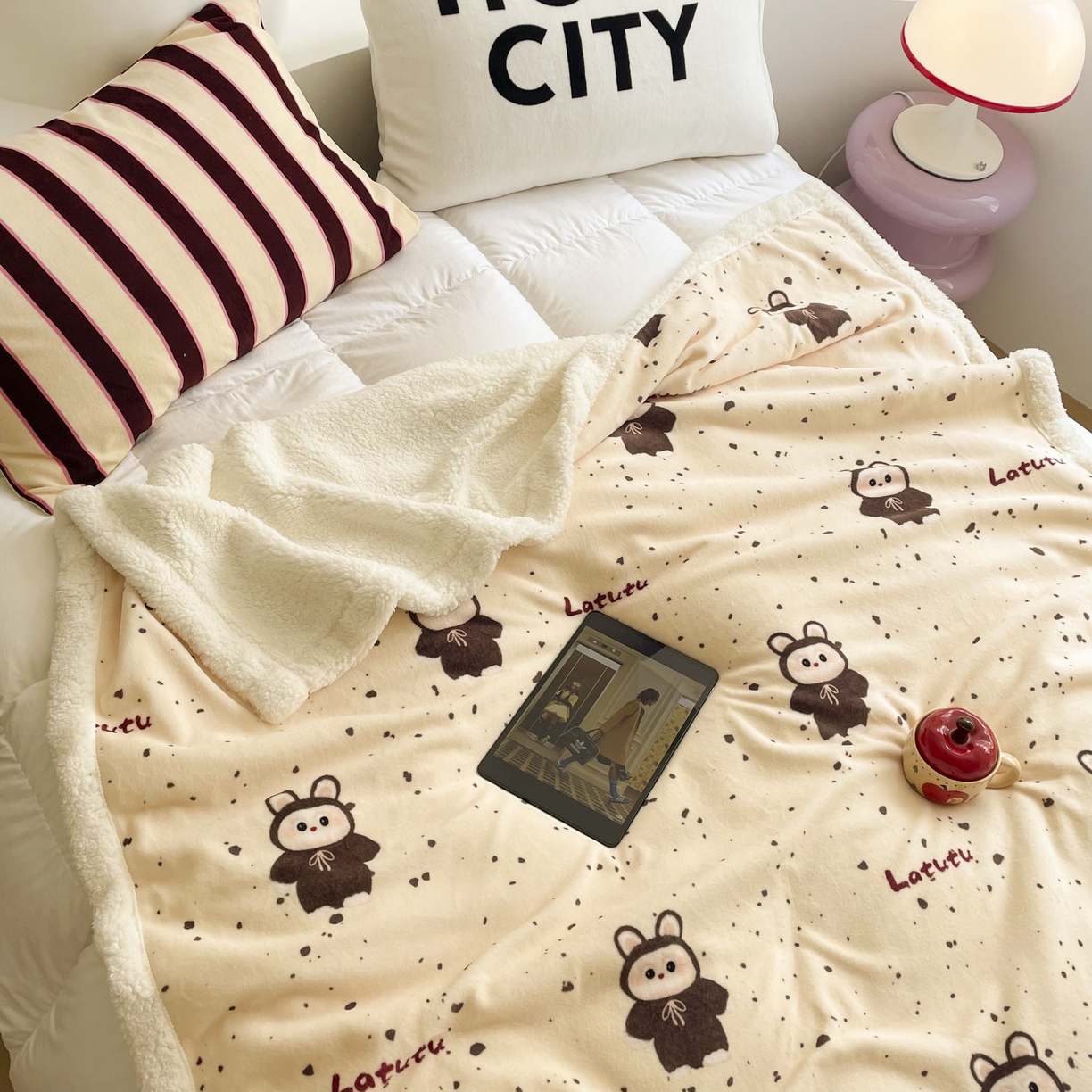 91家纺网 家纺一手货源 找家纺 十里居 2025新款印花牛奶绒羊羔绒盖毯毛毯午休毯卡通多功能沙发毯 小布布-黄