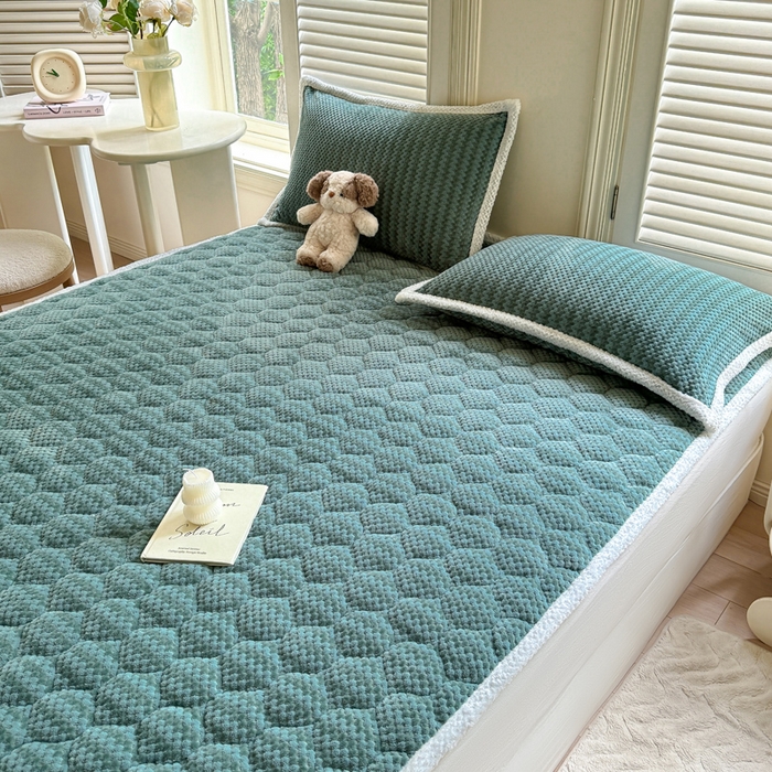 91家纺网 家纺一手货源 找家纺 正邦家纺 2025新款云豆绒加厚保暖夹棉软床垫上下铺床褥学生床护垫 松柏绿