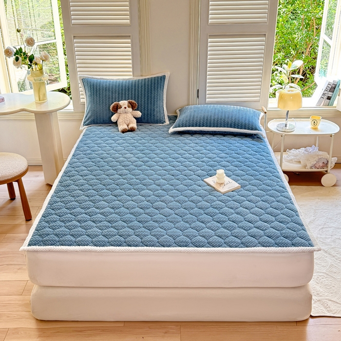 91家纺网 家纺一手货源 找家纺 正邦家纺 2025新款云豆绒加厚保暖夹棉软床垫上下铺床褥学生床护垫 秋波蓝