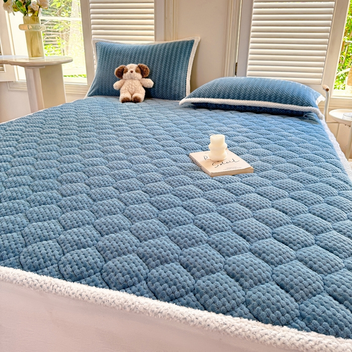 91家纺网 家纺一手货源 找家纺 正邦家纺 2025新款云豆绒加厚保暖夹棉软床垫上下铺床褥学生床护垫 秋波蓝