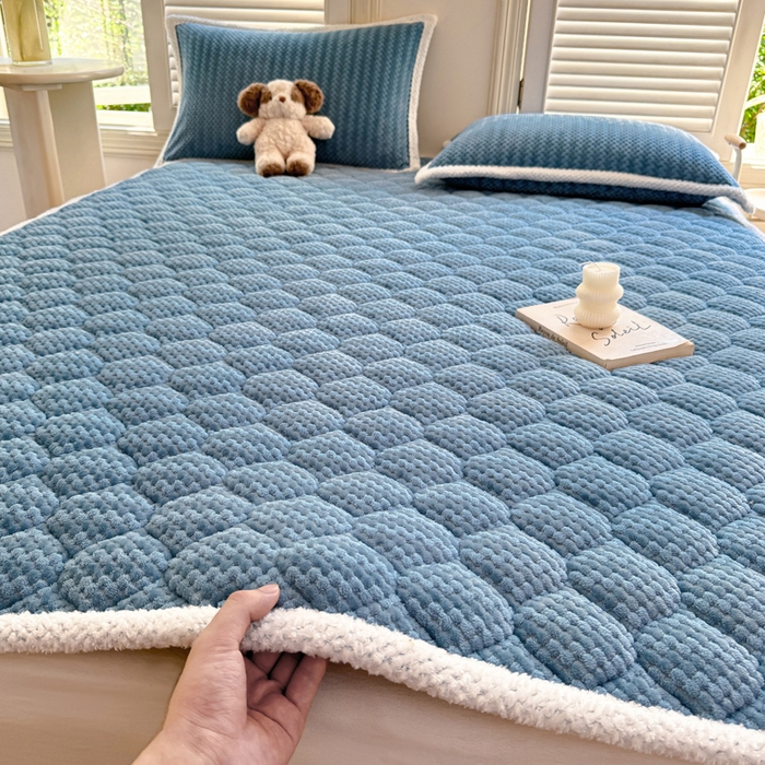 91家纺网 家纺一手货源 找家纺 正邦家纺 2025新款云豆绒加厚保暖夹棉软床垫上下铺床褥学生床护垫 秋波蓝