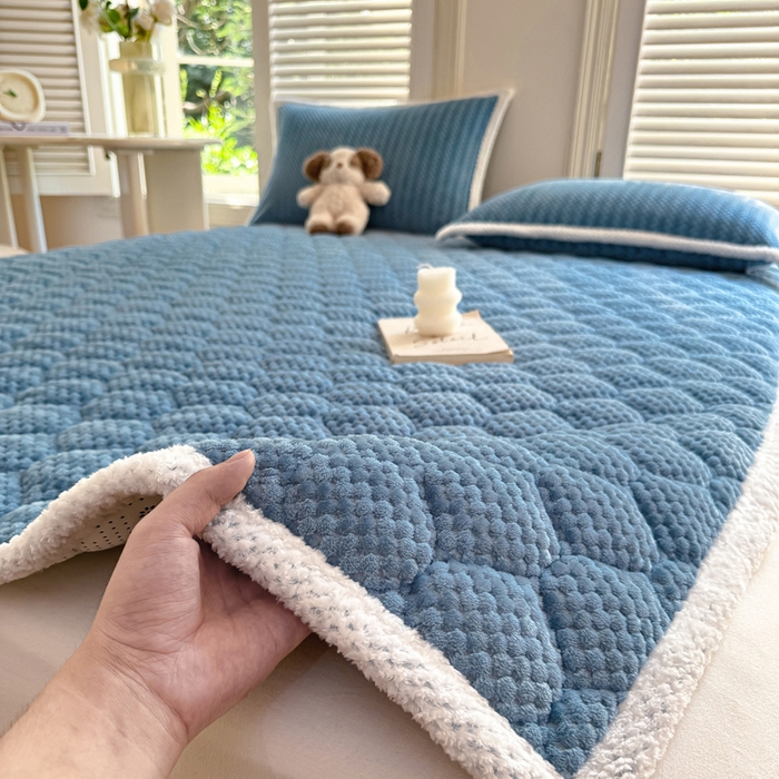 91家纺网 家纺一手货源 找家纺 正邦家纺 2025新款云豆绒加厚保暖夹棉软床垫上下铺床褥学生床护垫 秋波蓝