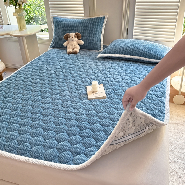 91家纺网 家纺一手货源 找家纺 正邦家纺 2025新款云豆绒加厚保暖夹棉软床垫上下铺床褥学生床护垫 秋波蓝