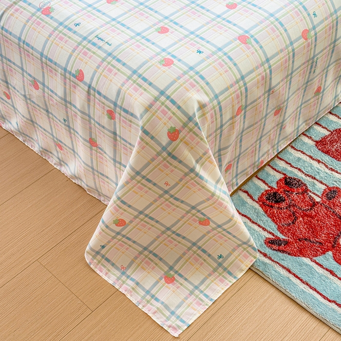 91家纺网 家纺一手货源 找家纺 帛织澜家纺 2025新款12868全棉喷气印花床单单件 草莓派-A版