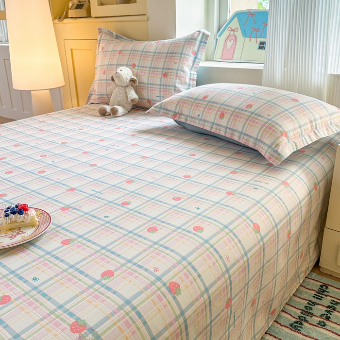 91家纺网 家纺一手货源 找家纺 帛织澜家纺 2025新款12868全棉喷气印花床单单件 草莓派-A版