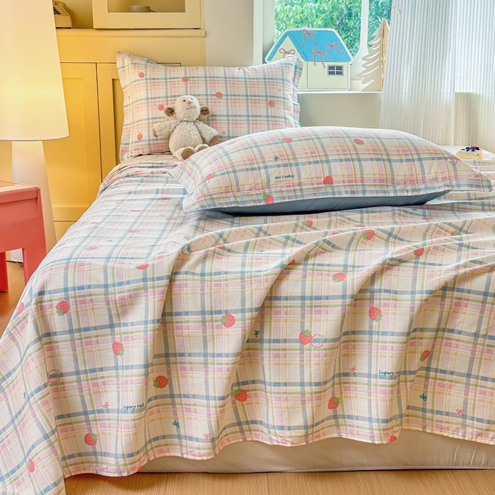 91家纺网 家纺一手货源 找家纺 帛织澜家纺 2025新款12868全棉喷气印花床单单件 草莓派-A版