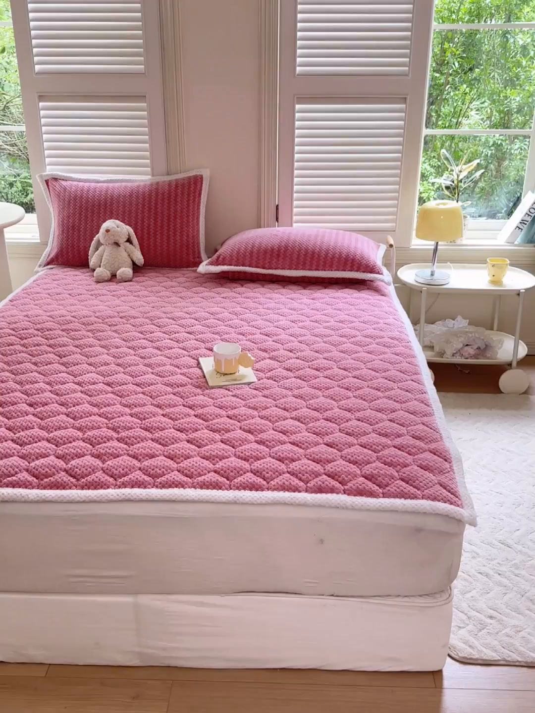 91家纺网 家纺一手货源 找家纺 正邦家纺 2025新款云豆绒加厚保暖夹棉软床垫上下铺床褥学生床护垫 合欢红