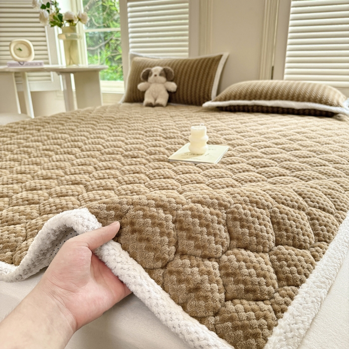 91家纺网 家纺一手货源 找家纺 正邦家纺 2025新款云豆绒加厚保暖夹棉软床垫上下铺床褥学生床护垫 巴洛克金