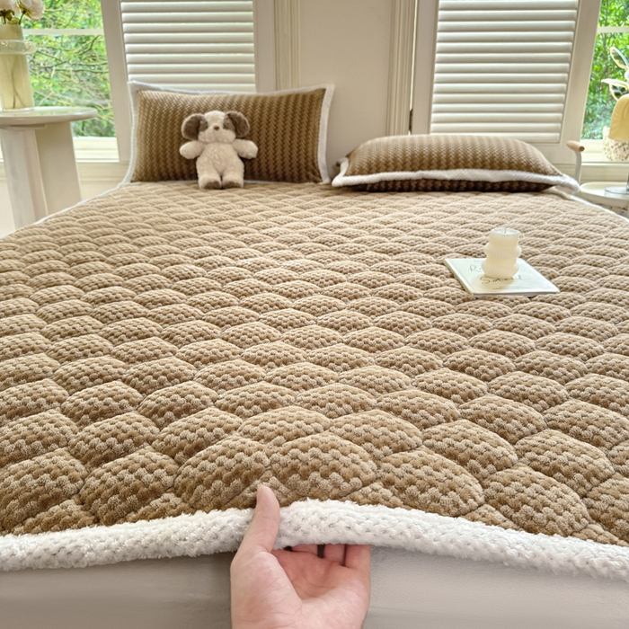 91家纺网 家纺一手货源 找家纺 正邦家纺 2025新款云豆绒加厚保暖夹棉软床垫上下铺床褥学生床护垫 巴洛克金