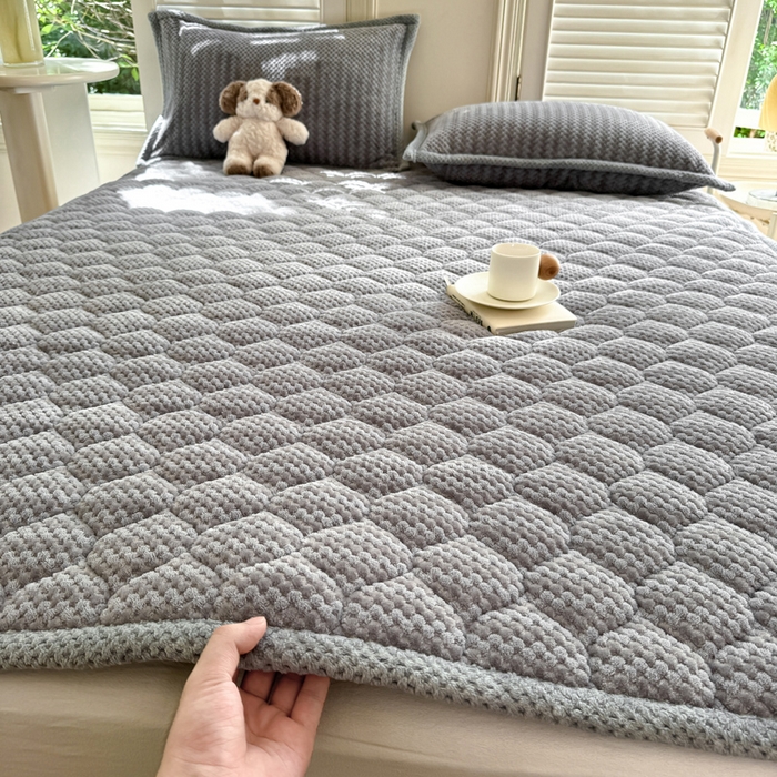 91家纺网 家纺一手货源 找家纺 正邦家纺 2025新款云豆绒加厚保暖夹棉软床垫上下铺床褥学生床护垫 银河灰