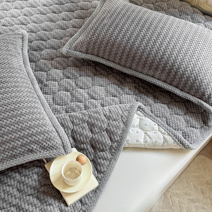 91家纺网 家纺一手货源 找家纺 正邦家纺 2025新款云豆绒加厚保暖夹棉软床垫上下铺床褥学生床护垫 银河灰