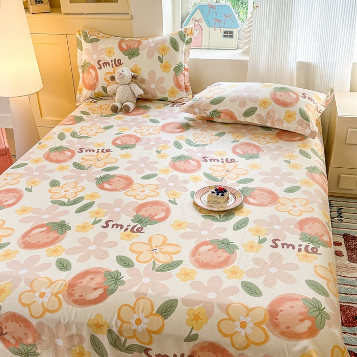 91家纺网 家纺一手货源 找家纺 帛织澜家纺 2025新款12868全棉喷气印花床单单件 草莓物语-A版